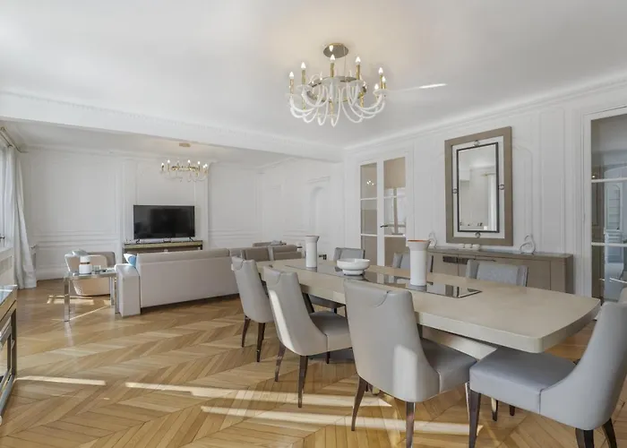 Luxury 5 Bed - Opposite Arc De Triomphe *