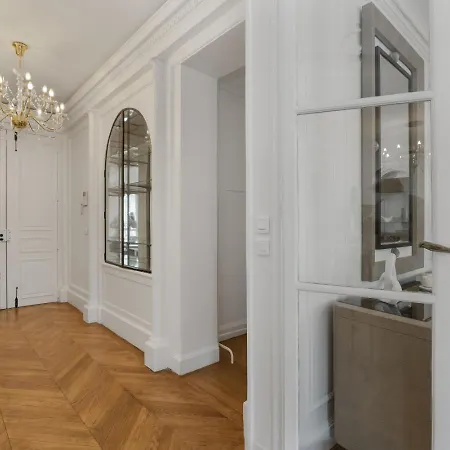 Luxury 5 Bed - Opposite Arc De Triomphe *