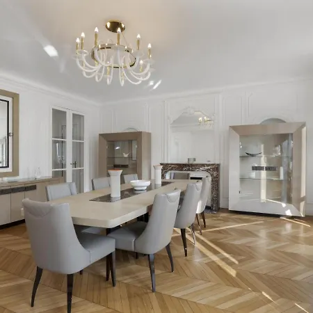 Luxury 5 Bed - Opposite Arc De Triomphe *