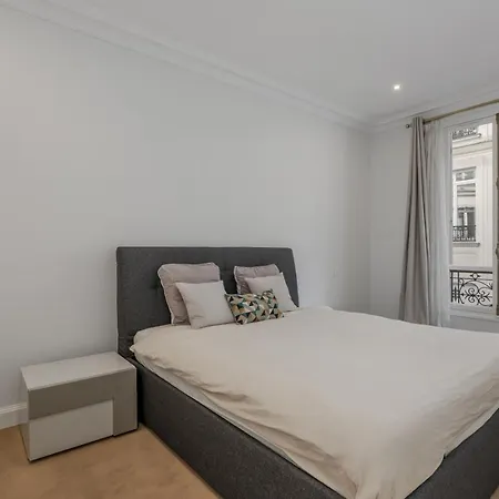 Luxury 5 Bed - Opposite Arc De Triomphe פריז