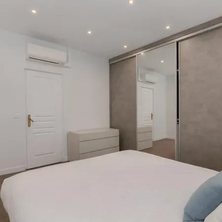Luxury 5 Bed - Opposite Arc De Triomphe *