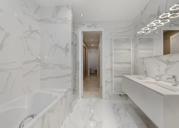 Luxury 5 Bed - Opposite Arc De Triomphe 巴黎