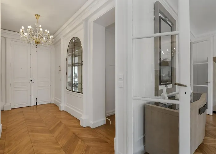 Luxury 5 Bed - Opposite Arc De Triomphe *