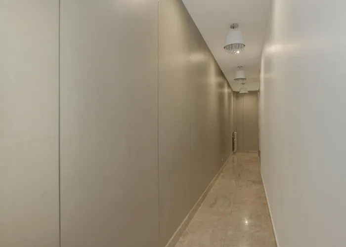 Luxury 5 Bed - Opposite Arc De Triomphe 公寓 *