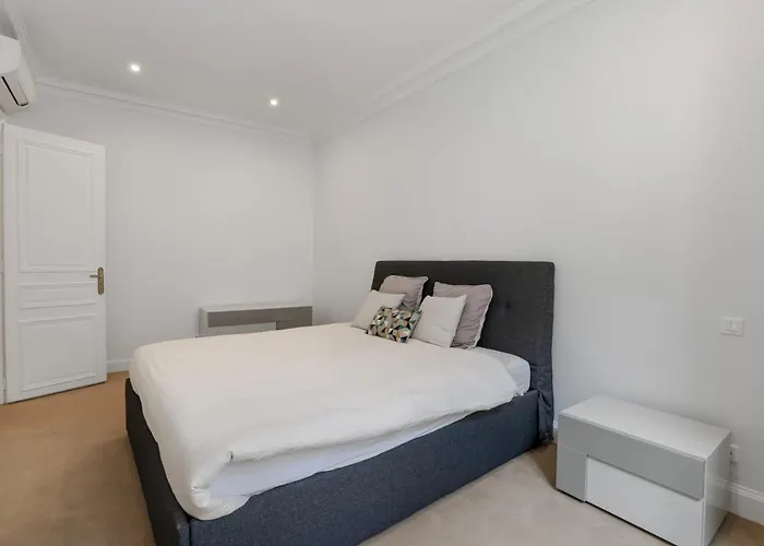 Luxury 5 Bed - Opposite Arc De Triomphe Apartmán *