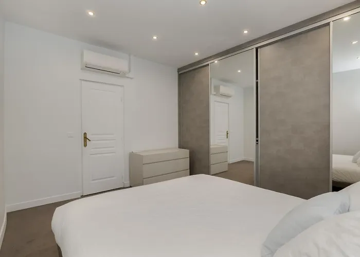 Luxury 5 Bed - Opposite Arc De Triomphe 巴黎
