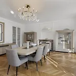 Luxury 5 Bed - Opposite Arc De Triomphe *
