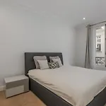 Luxury 5 Bed - Opposite Arc De Triomphe 파리