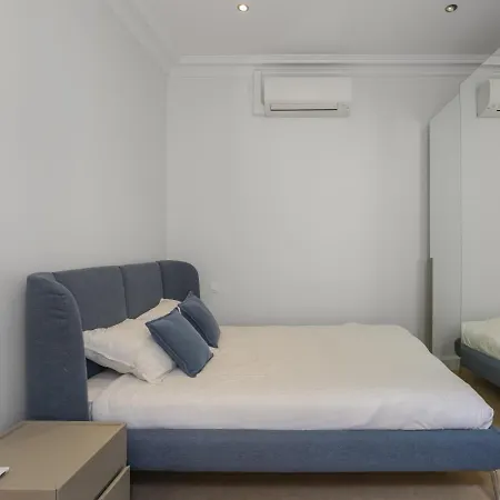 아파트 Luxury 5 Bed - Opposite Arc De Triomphe 파리