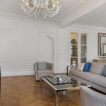 아파트 Luxury 5 Bed - Opposite Arc De Triomphe 파리